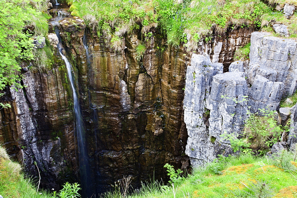 Limestone formations and waterfall at Buttertubs on the Pass from Wensleydale to Swaldale, Yorkshire Dales, Yorkshire, England, United Kingdom, Europe