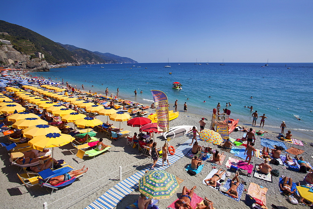 Umbrellas on the New Town Beach and Free Beach at Monterosso al Mare, Cinque Terre, UNESCO World Heritage Site, Liguria, Italy, Mediterranean, Europe