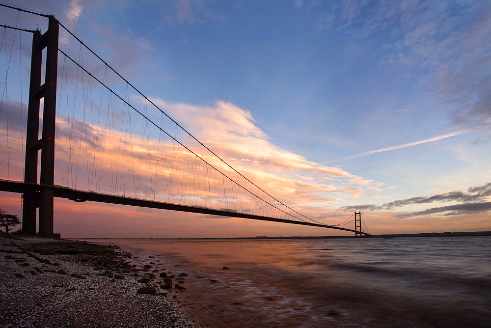 The Humber Bridge at dusk, East Riding of Yorkshire, Yorkshire, England, United Kingdom, Europe