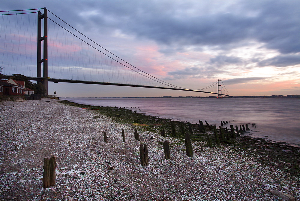 The Humber Bridge at dusk, East Riding of Yorkshire, Yorkshire, England, United Kingdom, Europe