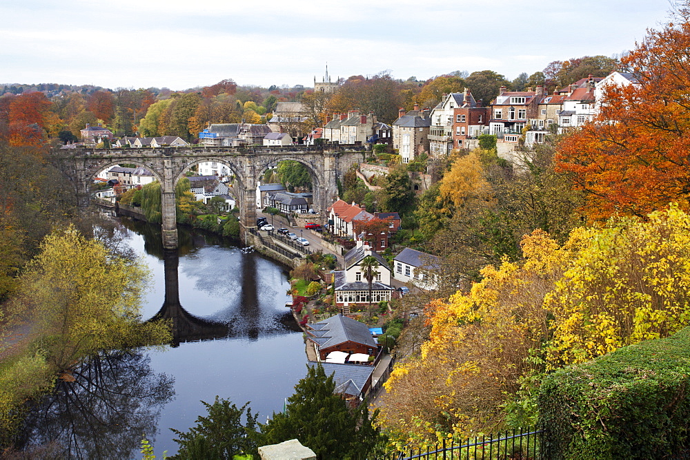 Viaduct over the River Nidd at Knaresborough, in autumn, North Yorkshire, Yorkshire, England, United Kingdom, Europe