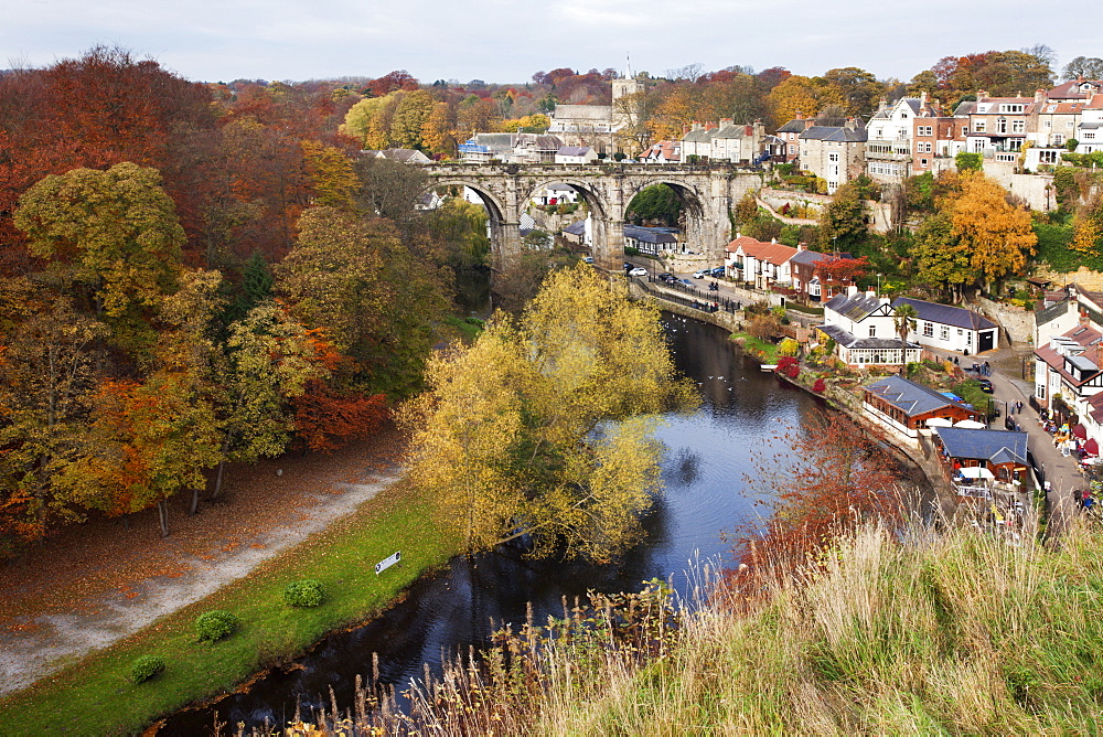 Viaduct and River Nidd at Knaresborough in autumn, North Yorkshire, Yorkshire, England, United Kingdom, Europe