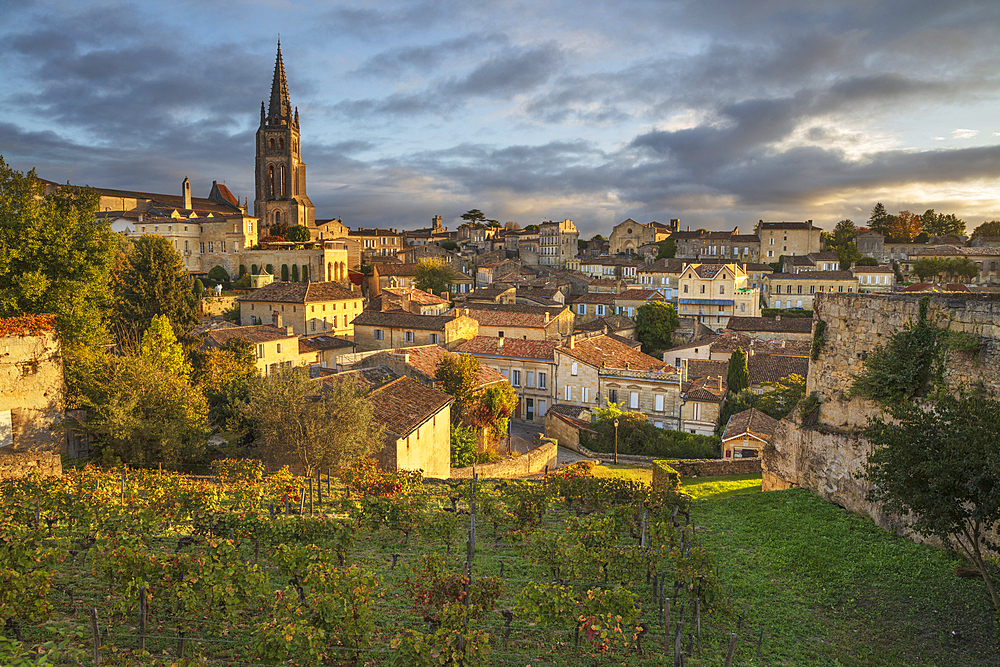 View over the old town and the bell tower of the monolithic church, Saint Emilion, Gironde Department, Nouvelle Aquitaine, France, Europe