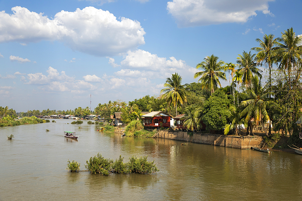 Khon village on Don Khon island on the Mekong River in the Four Thousand Island archipelago, Champasak Province, Laos, Southeast Asia