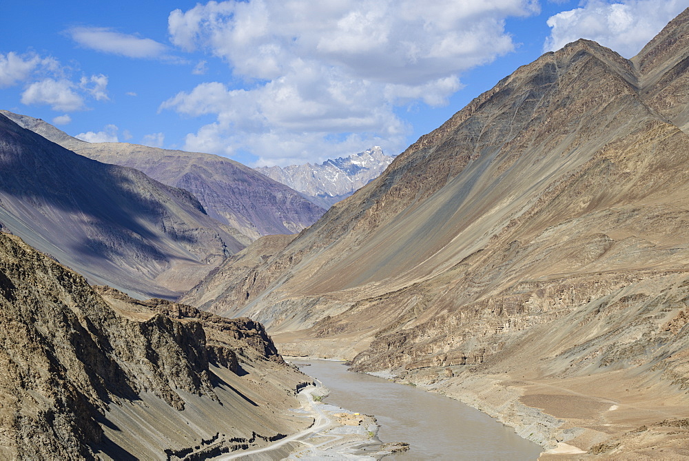 The mountainous scenery of the Zanskar River, Ladakh, Himalayas, India, Asia