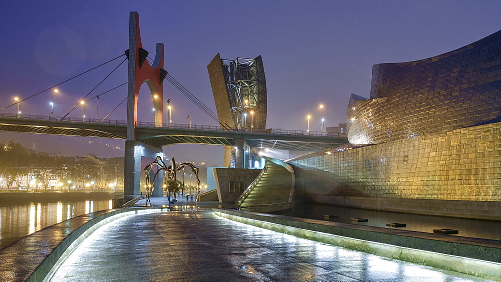 The Fog Sculpture, Maman and the Eye and the Arcos Rojos at the Guggenheim, Bilbao, Biscay, Basque Country, Spain, Europe