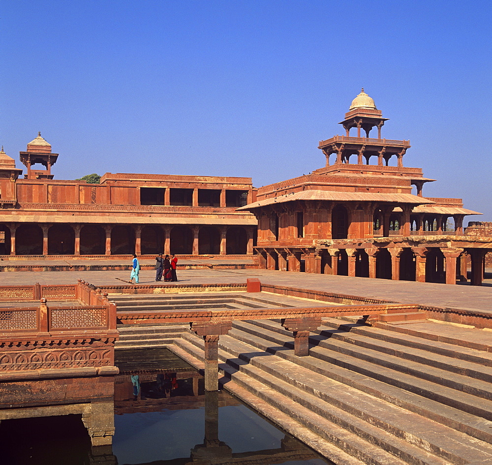 The Anoop Talao pool and the Panch Mahal pavilion at Fatehpur Sikri, UNESCO World Heritage Site, Uttar Pradesh, India, Asia