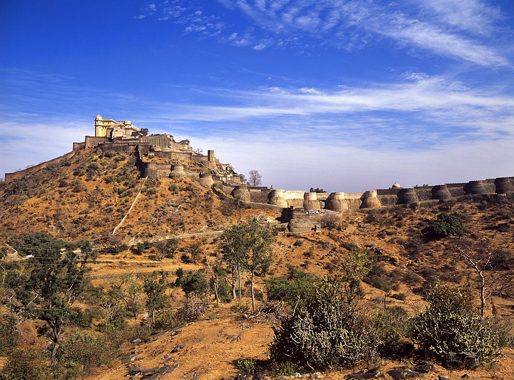 The massive 15th century fort of Kumbhalgarh in the Aravalli hills, Rajasthan, India, Asia