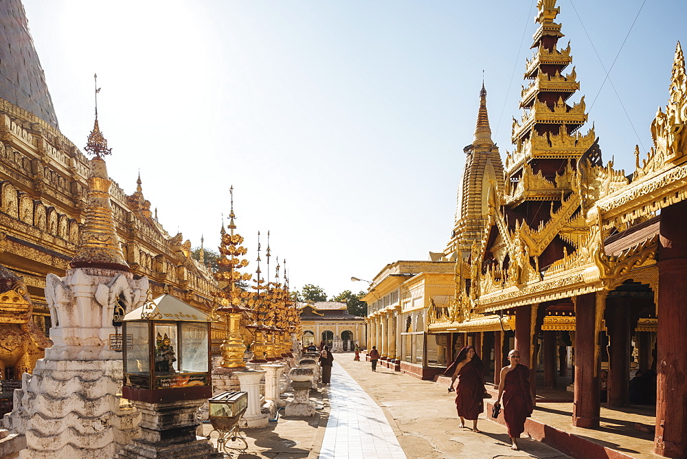 Shwezigon Pagoda, Nyaung-U, near Bagan (Pagan), Mandalay Region, Myanmar (Burma), Asia