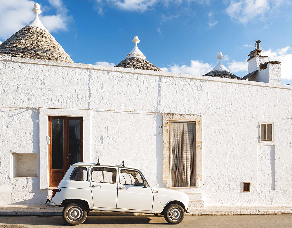 Traditional Trulli style houses in Alberobello, UNESCO World Heritage Site, Puglia, Italy, Europe