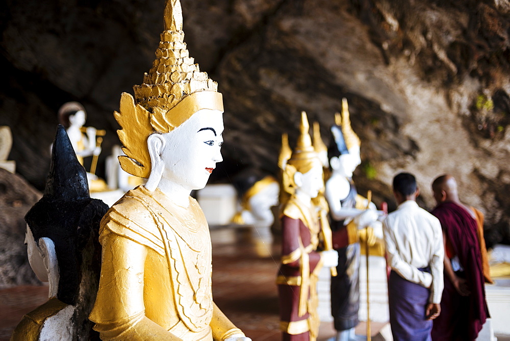 Statues of Buddha, Yathe Byan Cave, Hpa-an, Kayin State, Myanmar (Burma), Asia