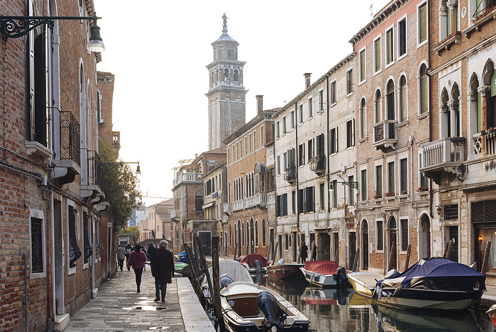 Canal, Dorsoduro, Venice, UNESCO World Heritage Site, Veneto Province, Italy, Europe