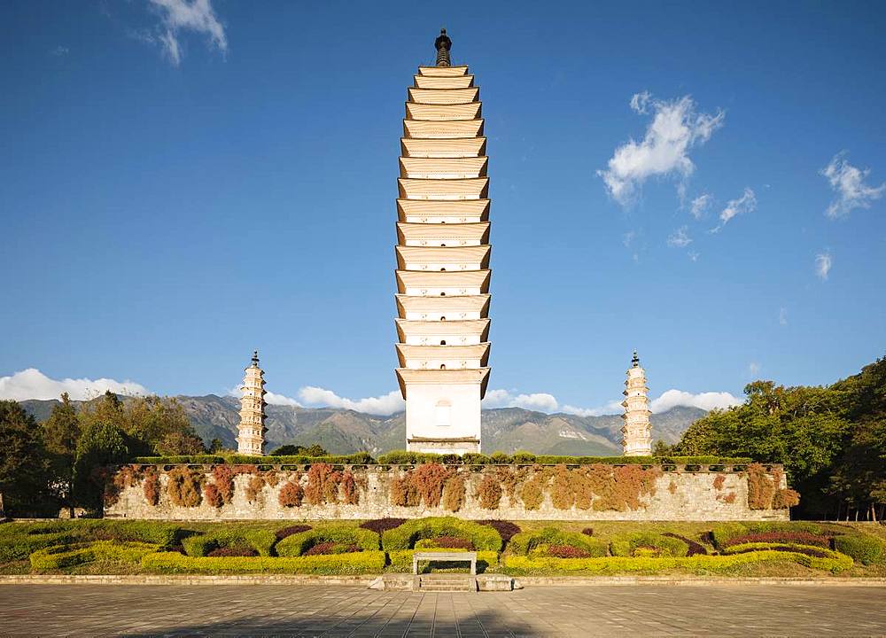 The Three Pagodas (San Ta Si), Dali, Yunnan Province, China, Asia