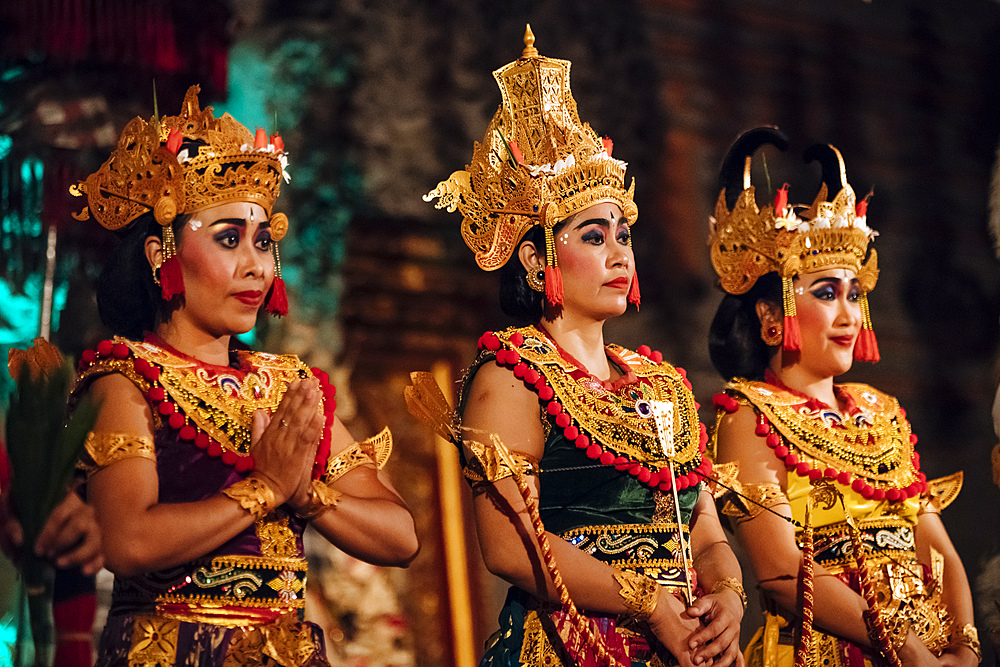 Traditional Balinese Dance Performance, Ubud, Bali, Indonesia, Southeast Asia, Asia