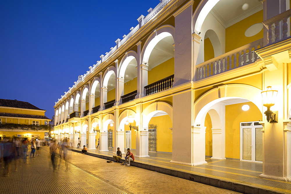 Colonial architecture at night, Old City, UNESCO World Heritage Site, Cartagena, Bolivar Department, Colombia, South America