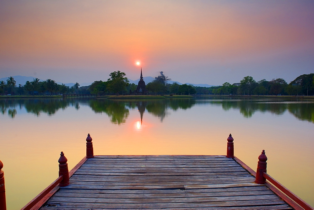 Wat Sa Si at dusk, Sukhothai Historical Park, UNESCO World Heritage Site, Sukhothai Province, Thailand, Southeast Asia, Asia