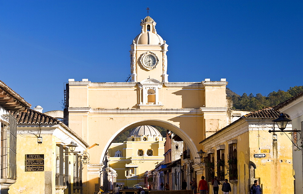 Arch of Santa Catalina, Antigua, UNESCO World Heritage Site, Guatemala, Central America