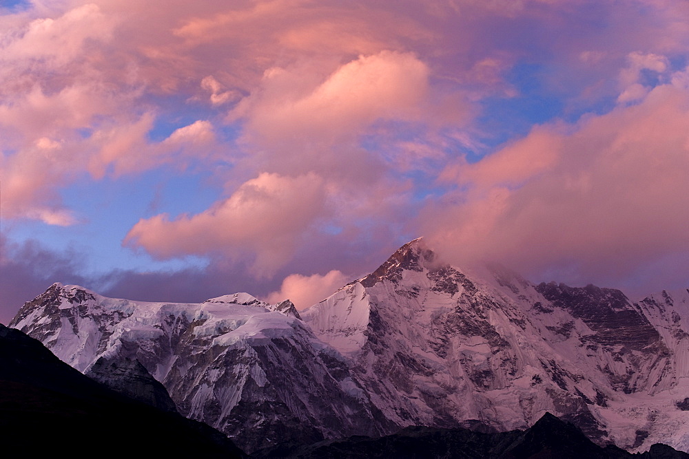 View towards Cho Oyu, Gokyo, Solu Khumbu (Everest) Region, Nepal, Himalayas, Asia