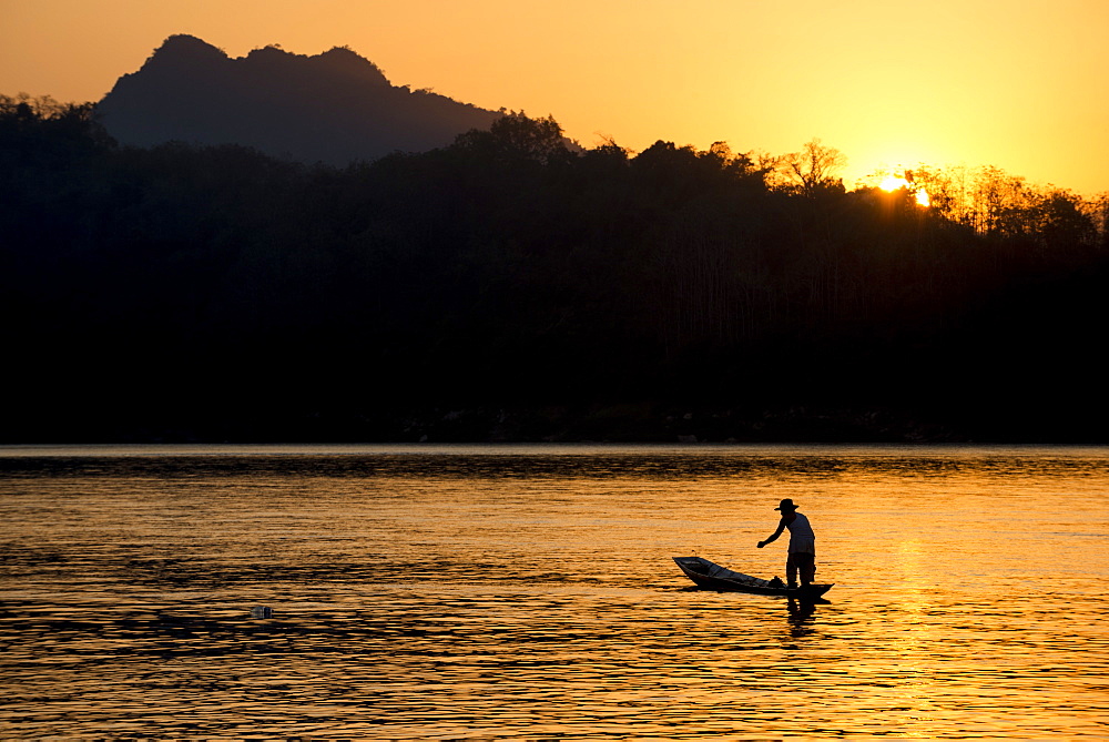 Fishing boat on Mekong River, Luang Prabang, Laos, Indochina, Southeast Asia, Asia 