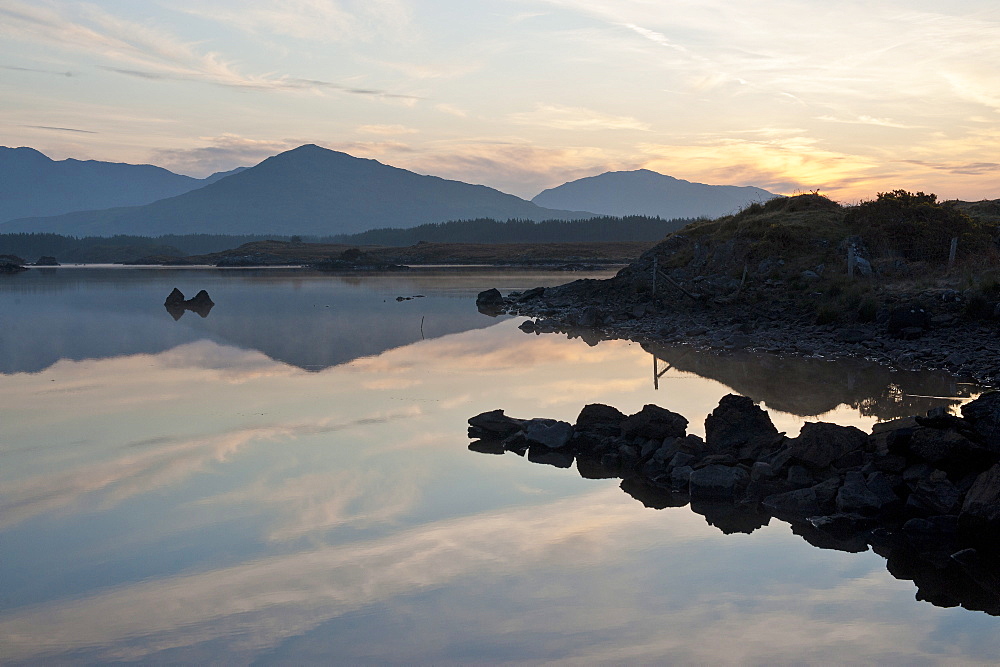 Derryclare Lough, Connemara, County Galway, Connacht, Republic of Ireland, Europe 