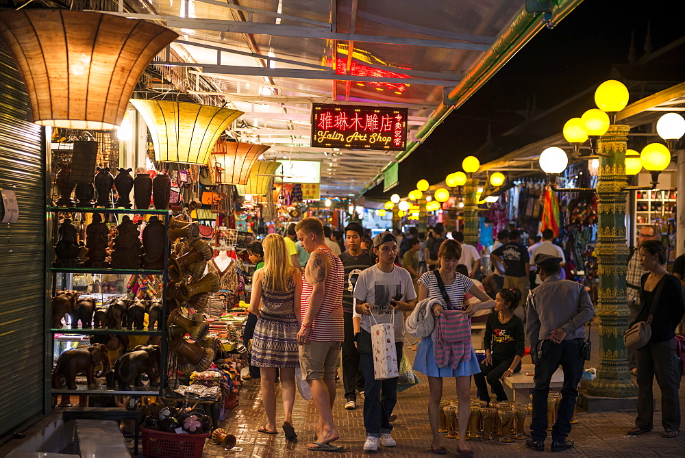 Night market, Siem Reap City, Cambodia, Indochina, Southeast Asia, Asia 