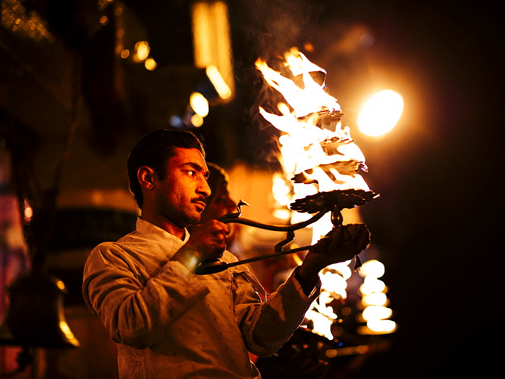 Puja Ceremony, Ghat, Mathura, Uttar Pradesh, India, Asia