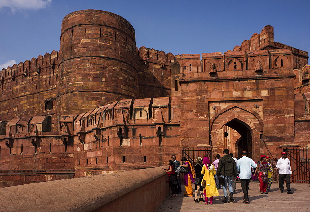 Exterior of Agra Fort, UNESCO World Heritage Site, Agra, Uttar Pradesh, India, Asia