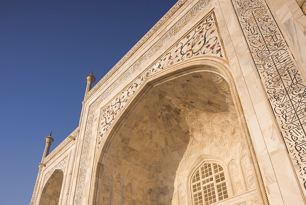 Dawn at the Taj Mahal, UNESCO World Heritage Site, Agra, Uttar Pradesh, India, Asia