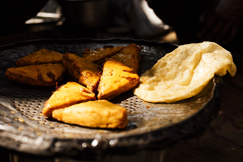 Cooked bhature and samosas, Sector 7, Chandigarh, Punjab and Haryana Provinces, India, Asia