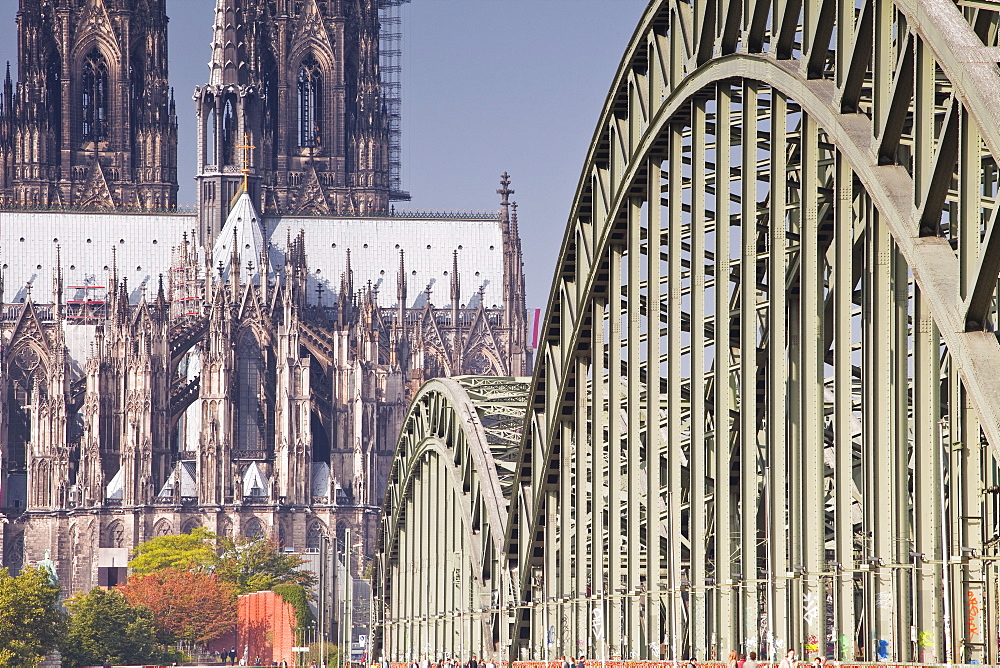 Cologne Cathedral (Dom) and bridge across the River Rhine, Cologne, North Rhine-Westphalia, Germany, Europe 