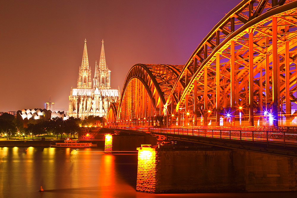 The River Rhine and Cologne Cathedral at night, Cologne, North Rhine-Westphalia, Germany, Europe 