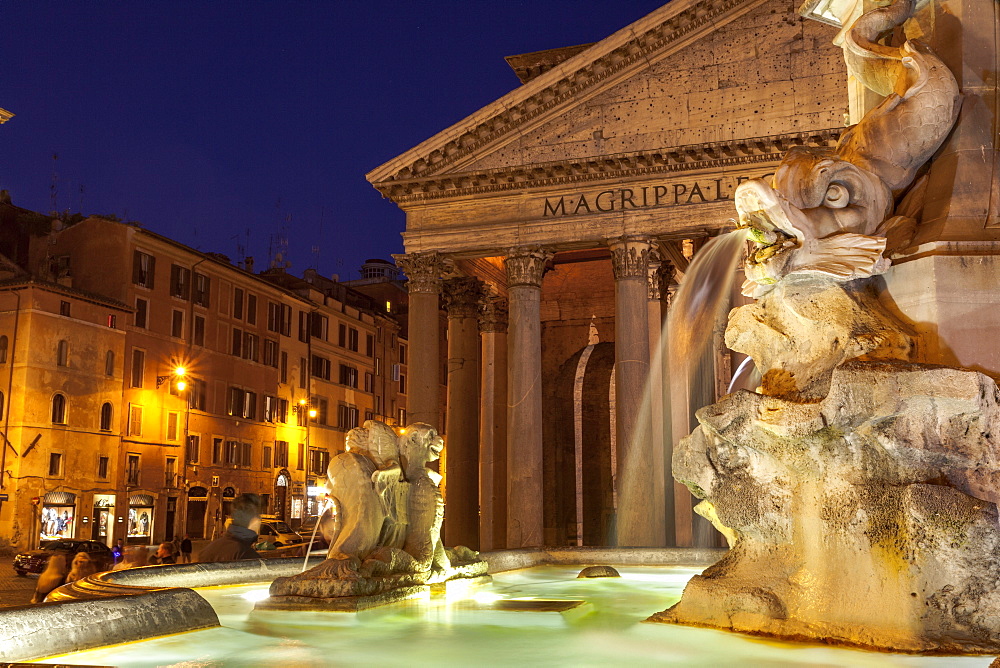 Piazza della Rotonda and The Pantheon, Rome, Lazio, Italy, Europe