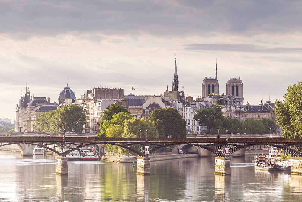 The Pont des Arts with Ile de la Cite in the background, Paris, France, Europe