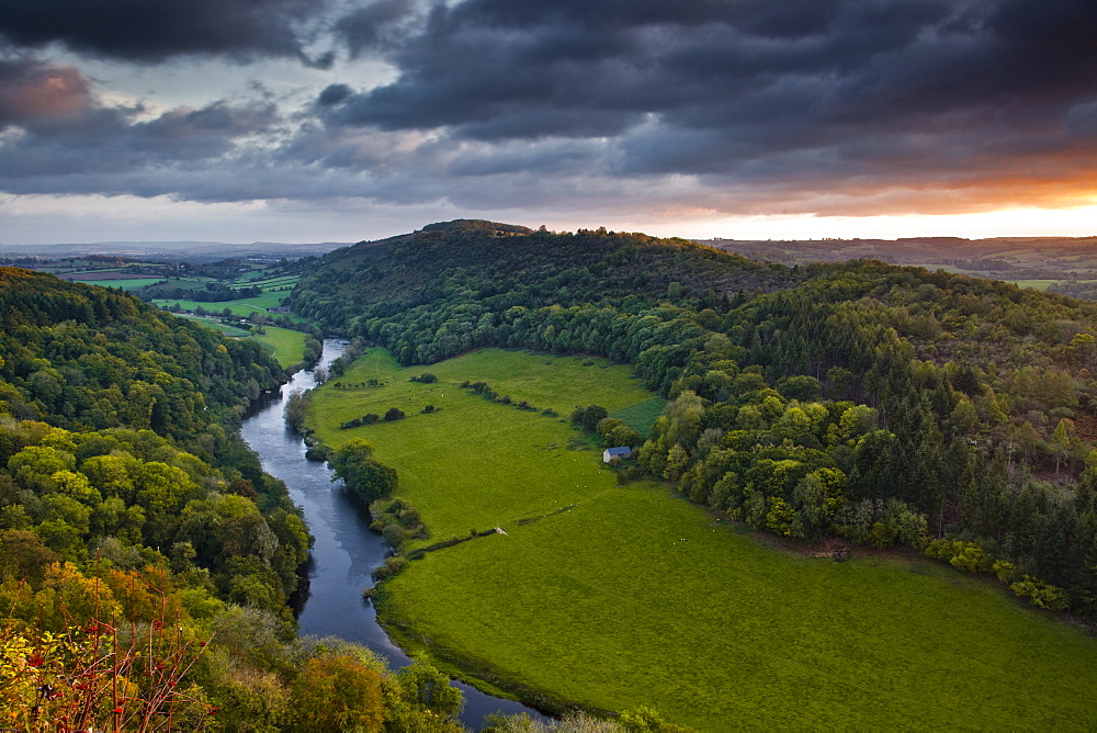 The breaking dawn sky and the River Wye from Symonds Yat rock, Herefordshire, England, United Kingdom, Europe