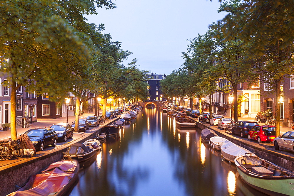 Reguliersgracht Canal at night in the historic centre of Amsterdam, UNESCO World Heritage Site, Amsterdam, The Netherlands, Europe