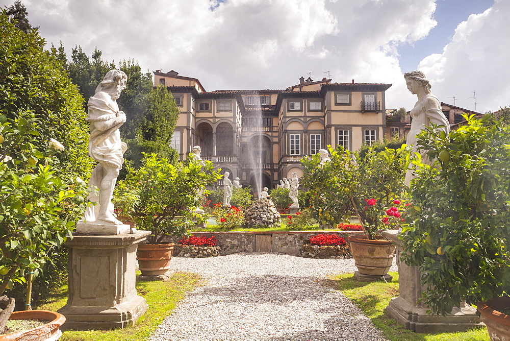 The gardens of Palazzo Pfanner in Lucca which date back to the 17th century, Lucca, Tuscany, Italy, Europe