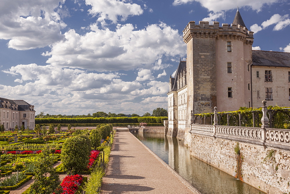 The afternoon light catches the side of the chateau and gardens in Villandry, UNESCO World Heritage Site, Indre et Loire, Centre, France, Europe