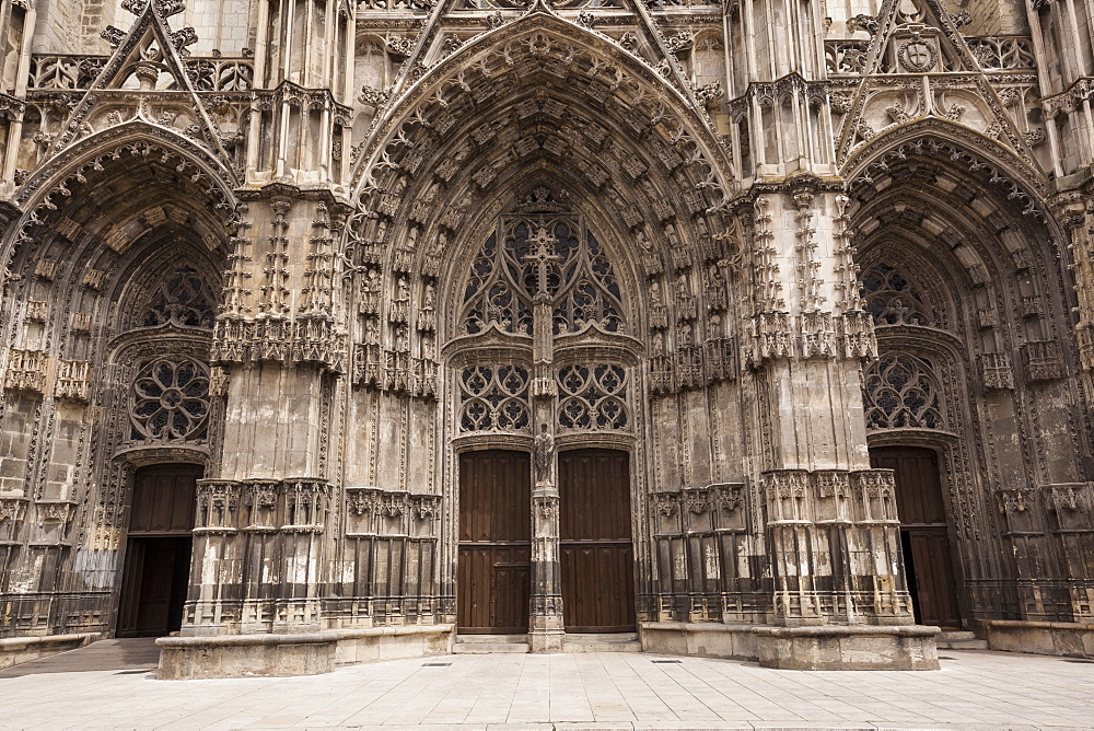 The west front of the cathedral of Saint Gatien in Tours, Indre-et-Loire, Centre, France, Europe