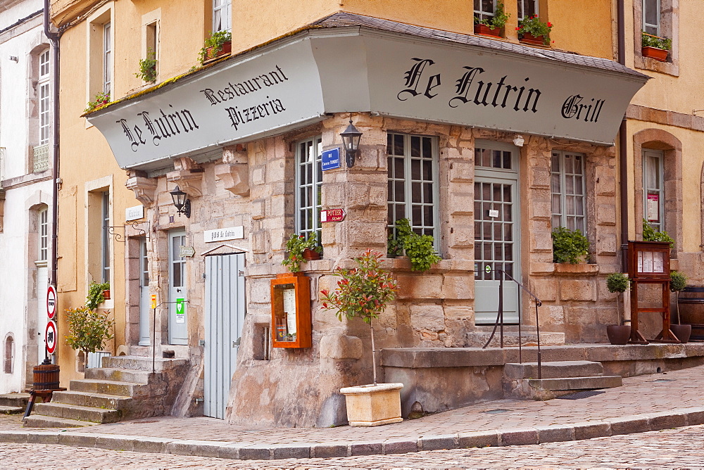 An restaurant in the old town of Autun in Burgundy, France, Europe