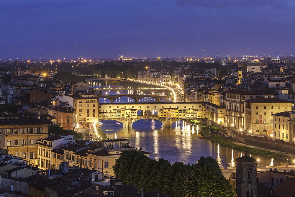 The River Arno and Ponte Vecchio at dusk, UNESCO World Heritage Site, Florence, Tuscany, Italy, Europe