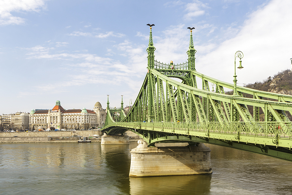 Szabadsag Hid (Liberty Bridge) (Freedom Bridge), designed in art nouveau at the end of the 19th century, Budapest, Hungary, Europe