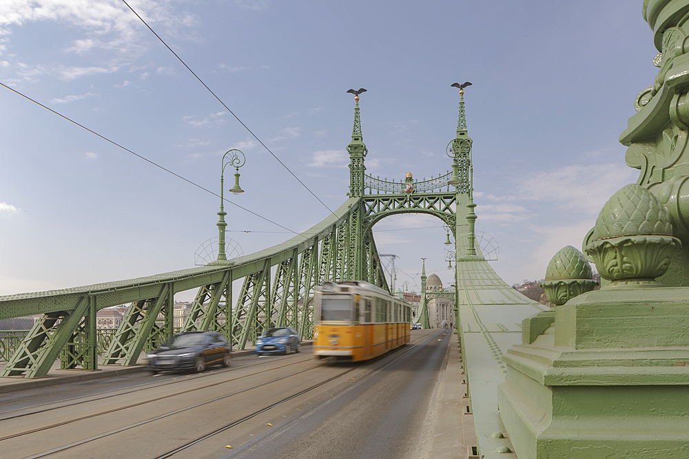 Szabadsag Hid (Liberty Bridge) (Freedom Bridge), designed in art nouveau at the end of the 19th century, Budapest, Hungary, Europe