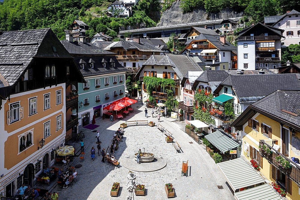 The small town of Hallstatt, on the shores of Hallstatter See, UNESCO World Heritage Site, Salzkammergut, Austria, Europe