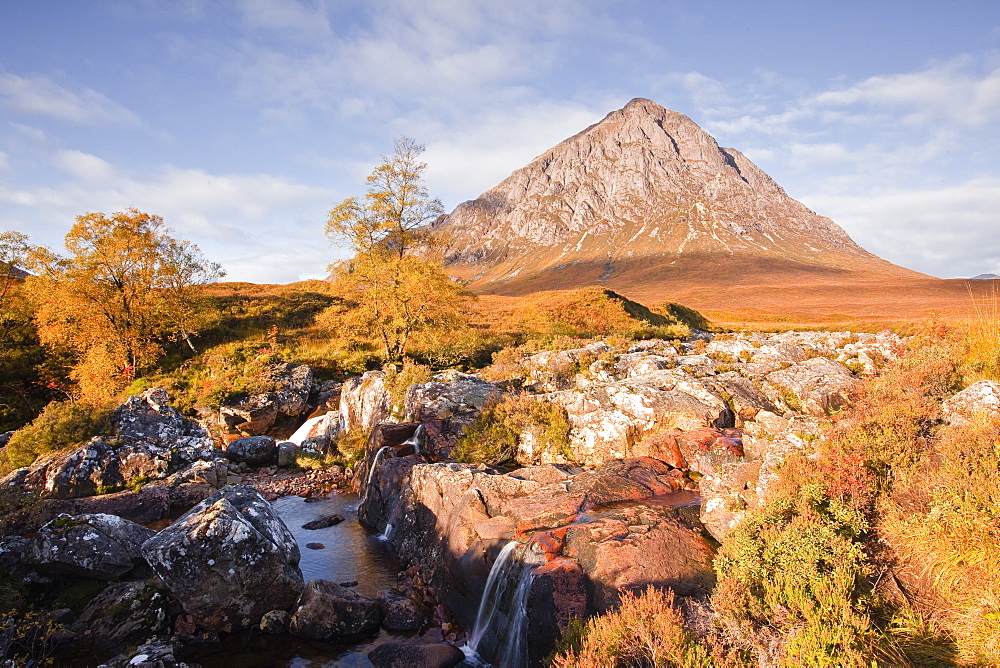 Buachaille Etive Mor mountain and the river Etive on the corner of Glencoe and Glen Etive, Highlands, Scotland, United Kingdom, Europe