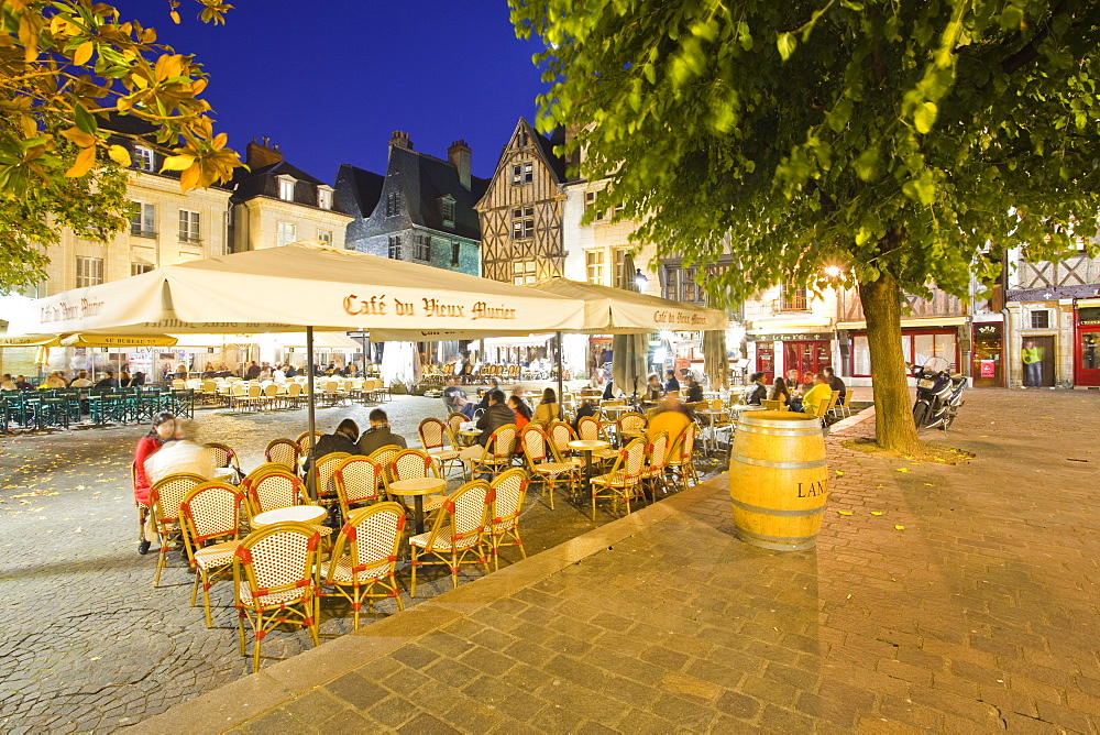 People enjoying the various restaurants and bars in Place Plumereau in Vieux Tours, Indre-et-Loire, Centre, France, Europe