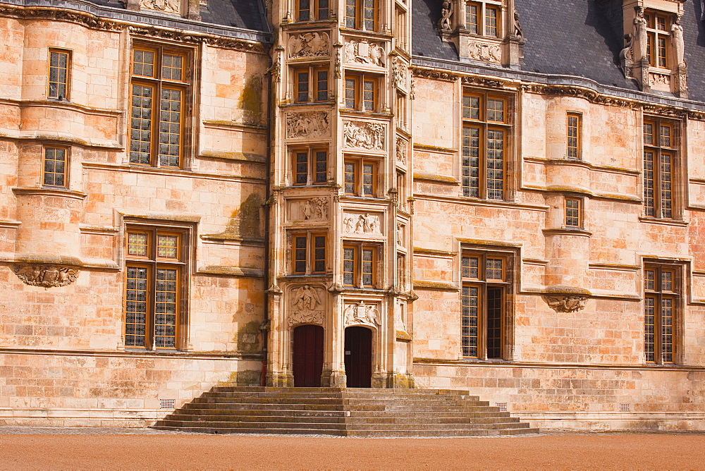 Palais Ducal de Nevers (Duke's Palace), castle dating from the 15th and 16th centuries and a historic monument, Nevers, Burgundy, France, Europe 