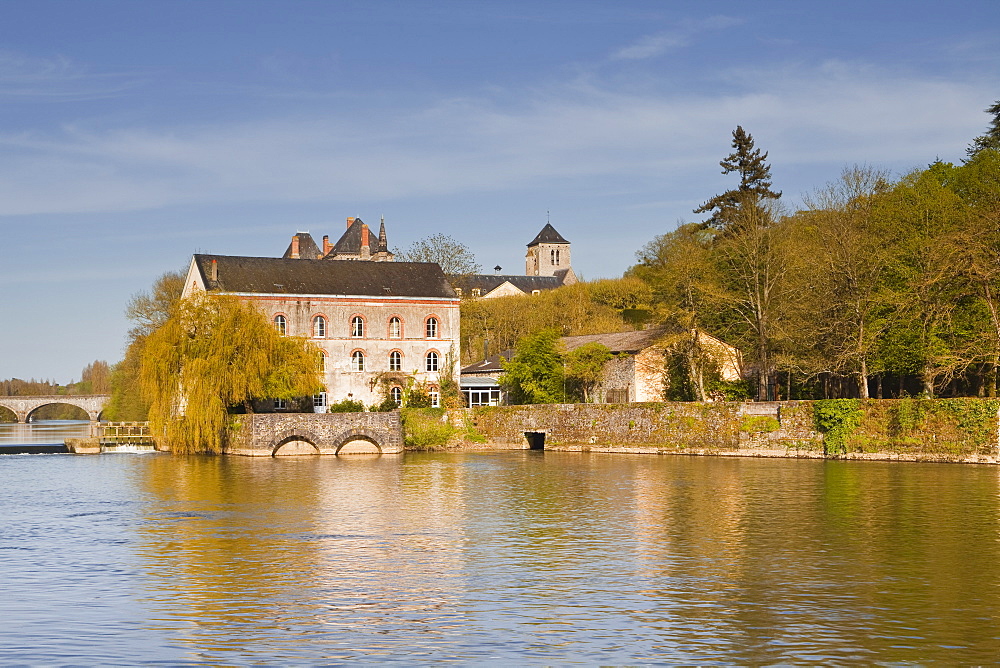 The River Sarthe and the abbey at Solesmes, Sarthe, Pays de la Loire, France, Europe