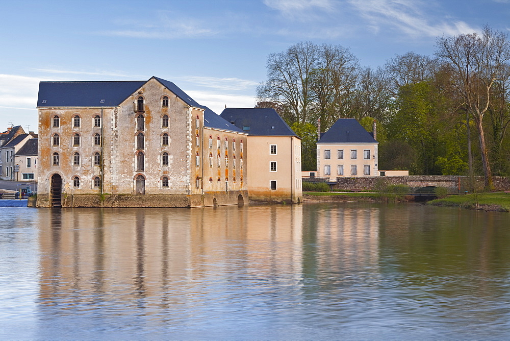 The old watermills in the village of Malicorne-sur-Sarthe, Sarthe, Pays de la Loire, France, Europe