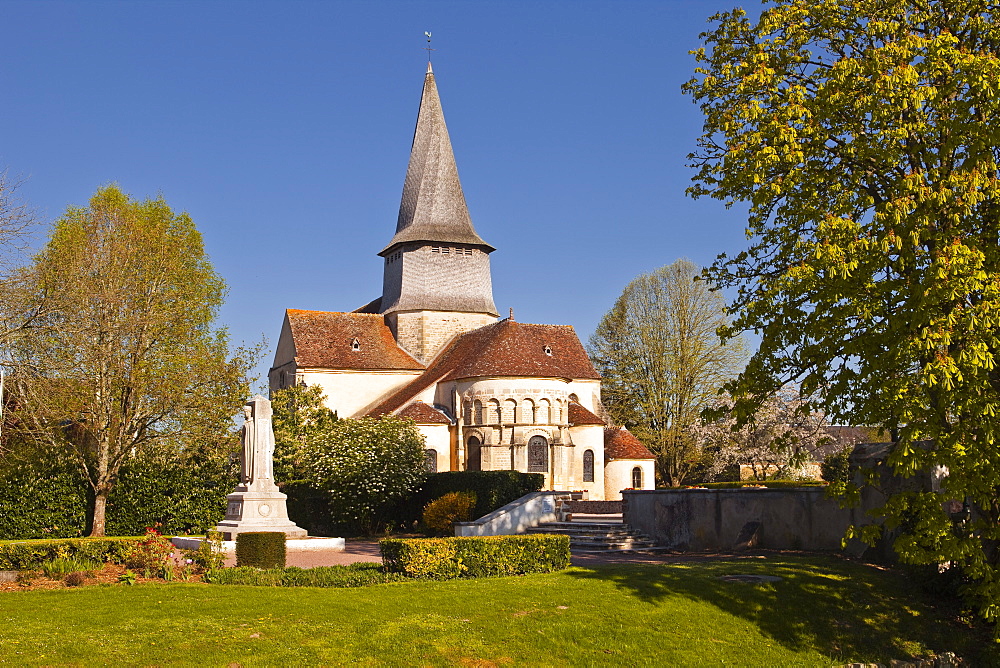 The Collegiale church of Saint-Austregesile de Saint-Outrille, Saint-Outrille, Cher, Centre, France, Europe