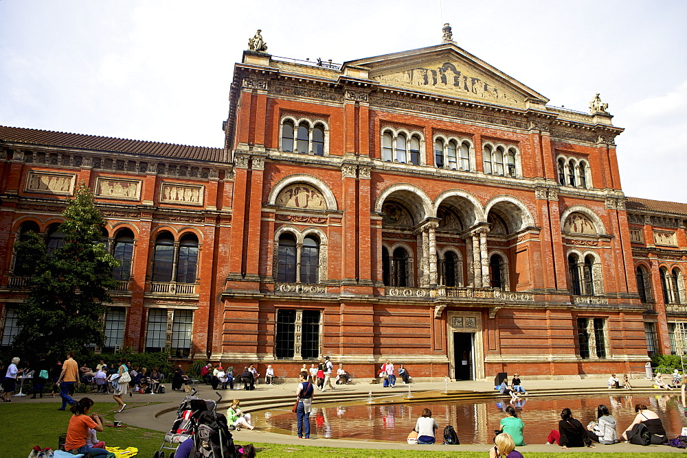 Victoria and Albert Museum (V&A), South Kensington, London, England, United Kingdom, Europe